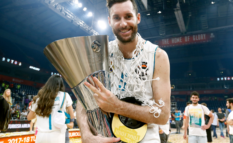 رودي فرنانديز وفيليبي رييس يلتقيان جمهور كرة السلة في ريال مدريد ورلد دبي